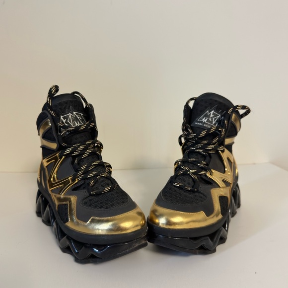 Ninja Wave Hi Top Tech Sneaker in Gold & Black - Picture 4 of 9